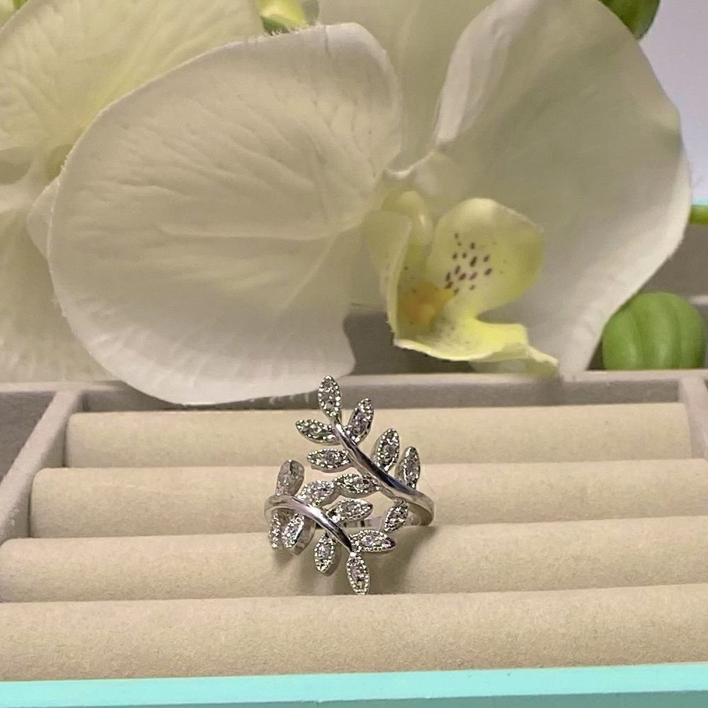 Cocktail Ring with Rhinestones  